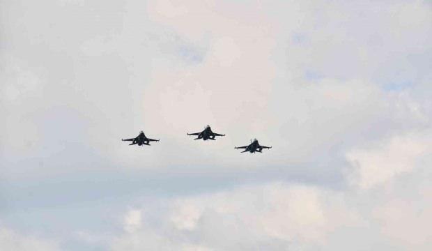 F-16 uçakların Bilecik semalarındaki ‘Kurtuluş Uçuşu’ göz doldurdu