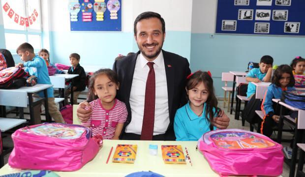 Bağcılar Belediye Başkanı Abdullah Özdemir'den ilk ders gününde öğrencilere ziyaret