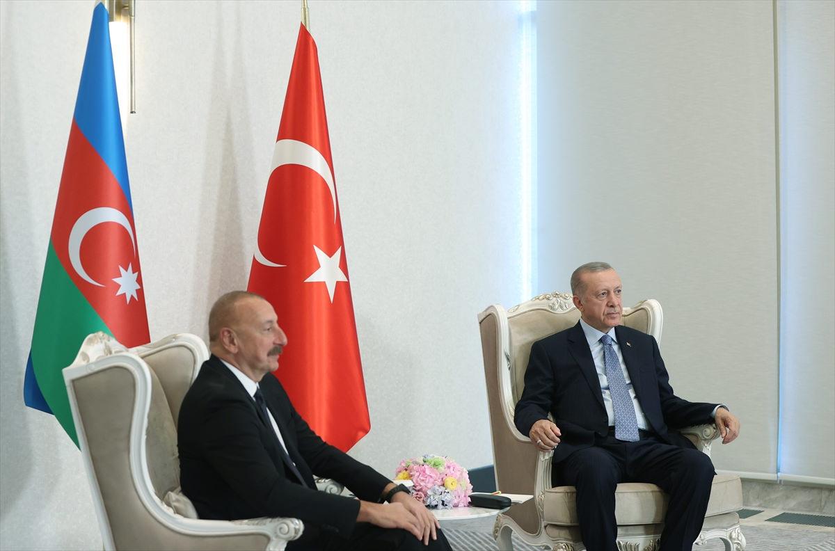 Zirve kapsamında Erdoğan'la Aliyev görüştü.