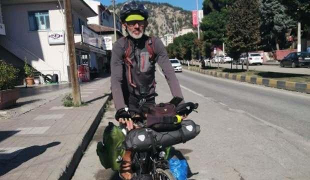 70 yaşında, İtalya'dan Türkiye'ye pedal çevirerek geldi