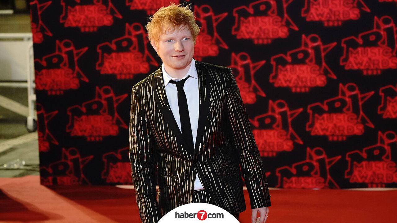 Ed Sheeran, özel tasarım takım elbisesiyle bir müzayededeyken