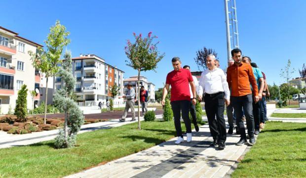 Başkan Çınar, İlyas mahallesinde yapımı süren yeni park alanını inceledi