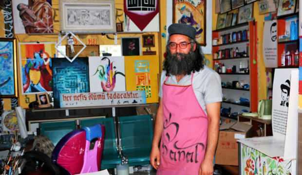 Tekerlemeden esinlendiği 'Bir Berber' dükkanında 24 yıldır 2 farklı sanat icra ediyor