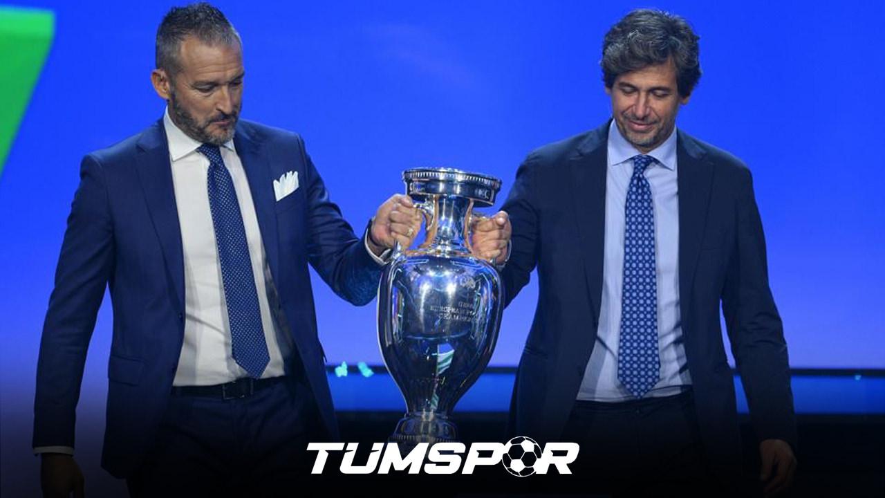Zambrotta ve Albertini EURO 2024 kupasını kürsüye bırakırken