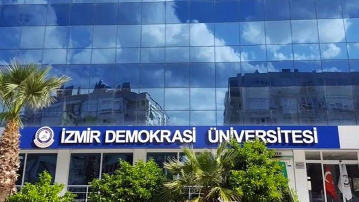 İzmir Demokrasi Üniversitesi 
