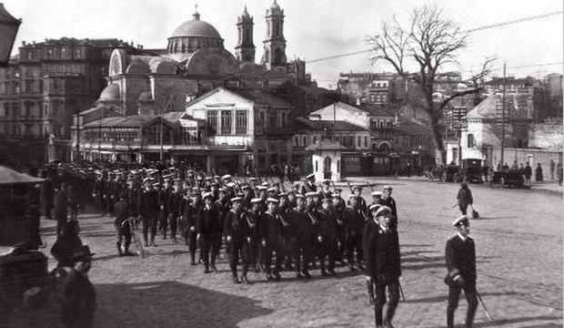 İngiliz İşgal Güçleri Taksim Meydanında