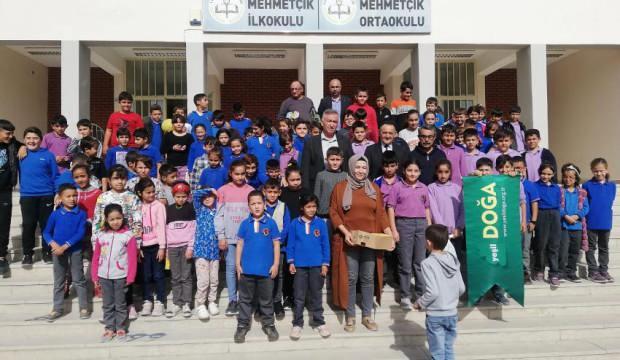 Aksaray'da Dünya Gıda Günü dolaysıyla okullarda süt dağıtımı yapılıyor