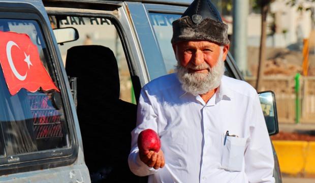 Vatan sevdalısı Muhammet dede, Kilis’teki askerlere Denizli'den 70 kasa elma getirdi