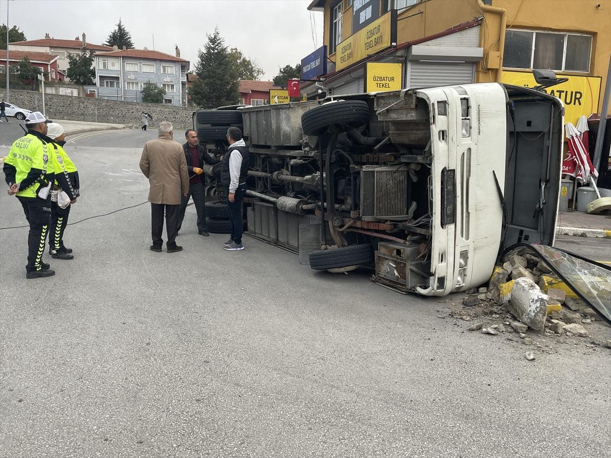 Yozgat'ta devrilen servis otobüs