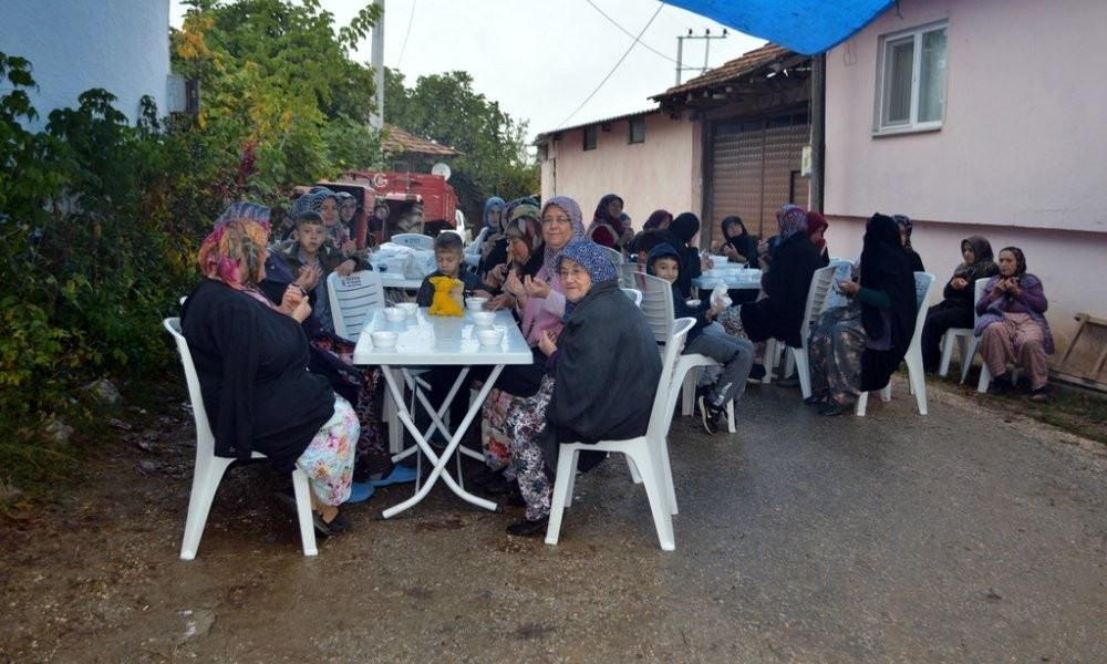 Bursa'da şehitlerin anısına mevlit okutan Karaamca köyü sakinleri