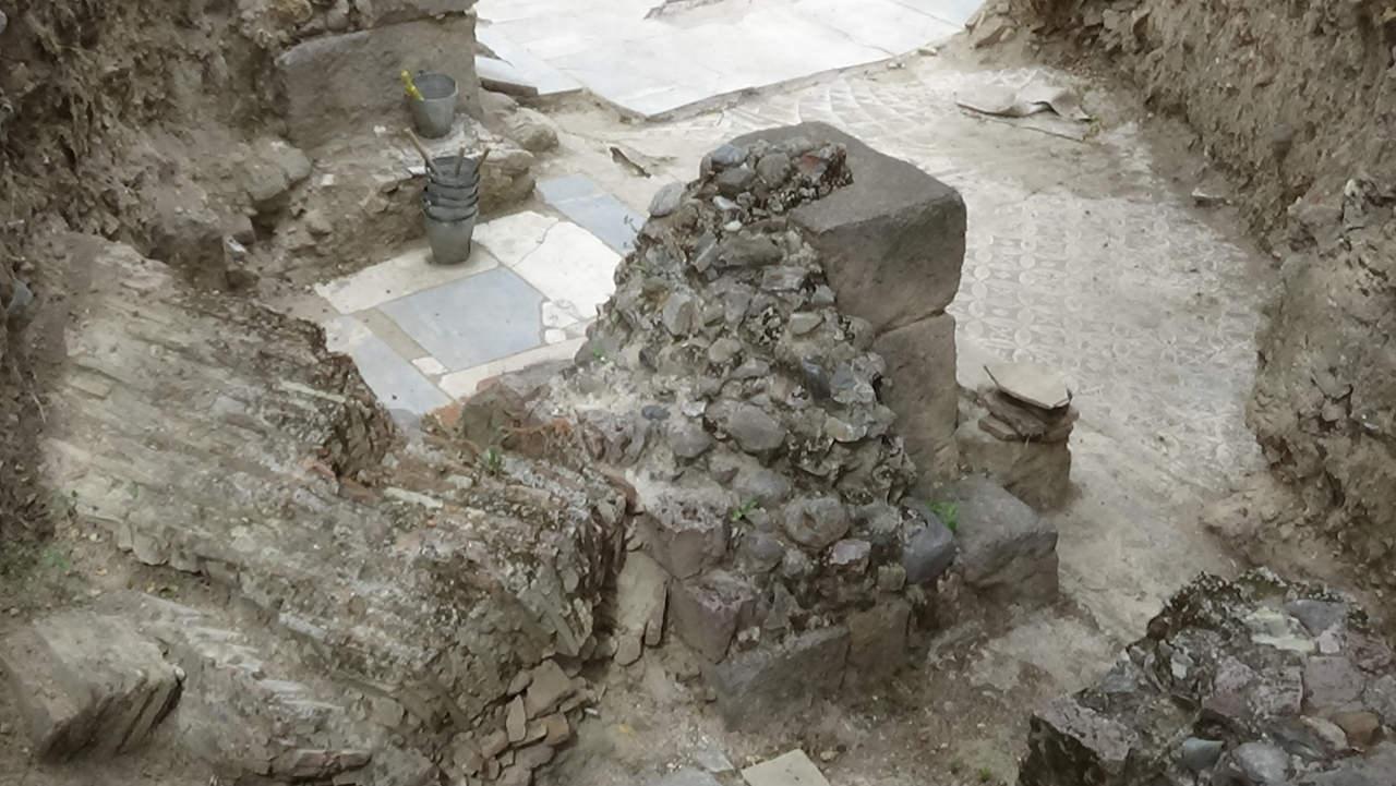 Adramytteion Antik Kenti'nde bulunan Roma dönemine ait hamam