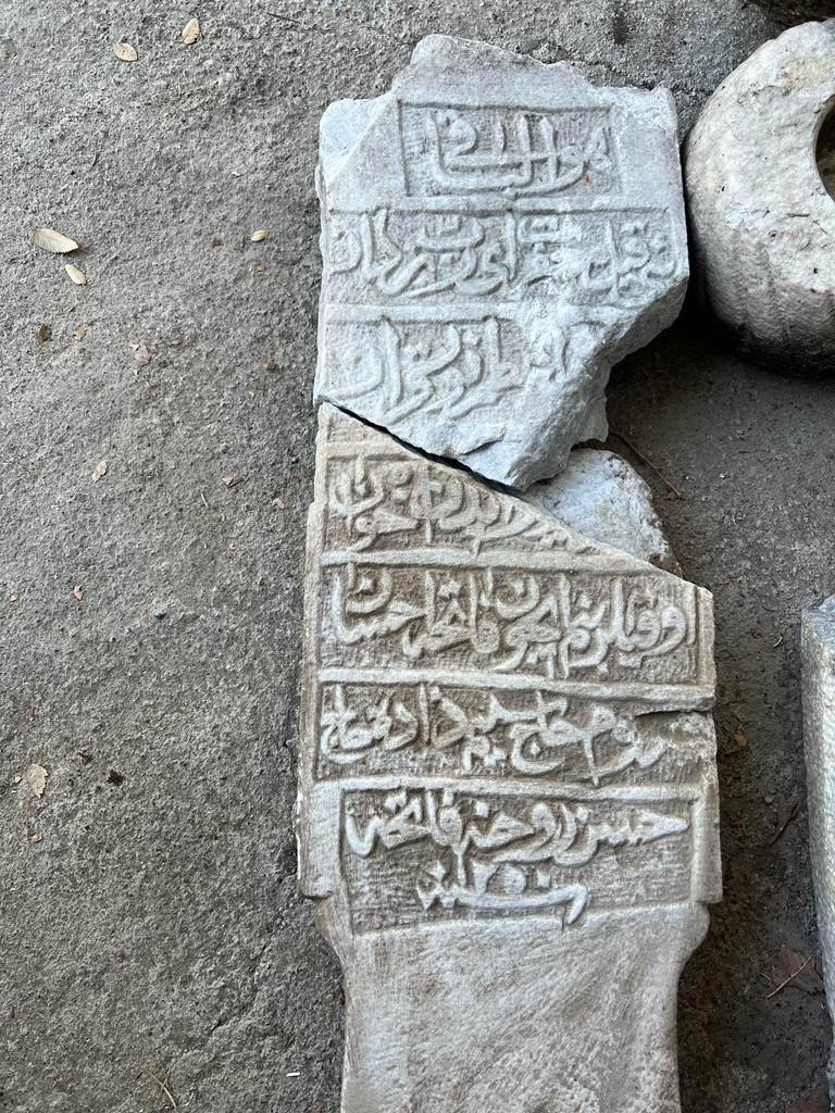 Köyceğiz'de çöplükte bulunan II. Mahmud Dönemi'ne ait mezar taşı