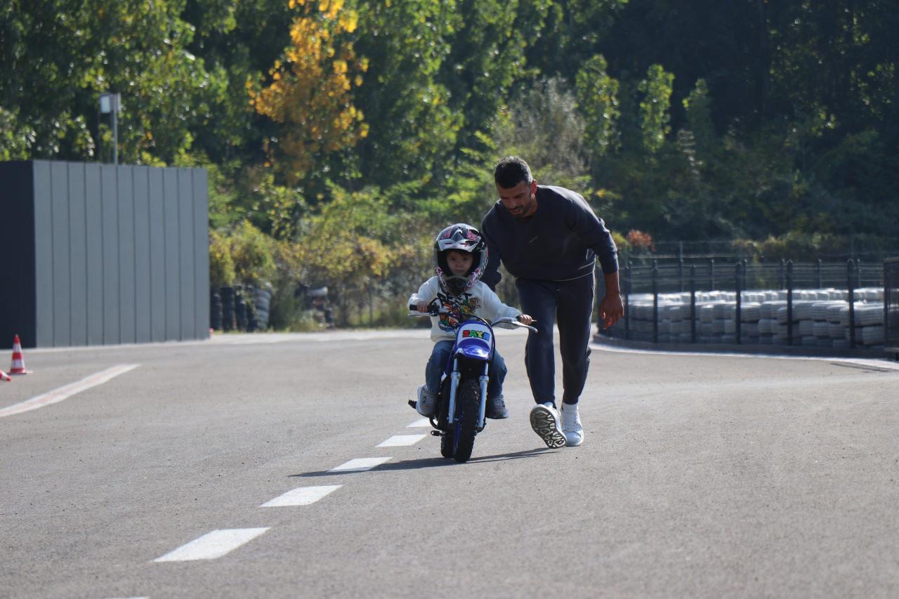 AK Parti Milletvekili Kenan Sofuoğlu oğlunun motosikletini hediye etti