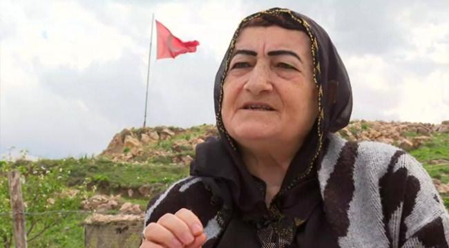 40 yıl önce köyünün en hakim tepesine Türk bayrağını astı