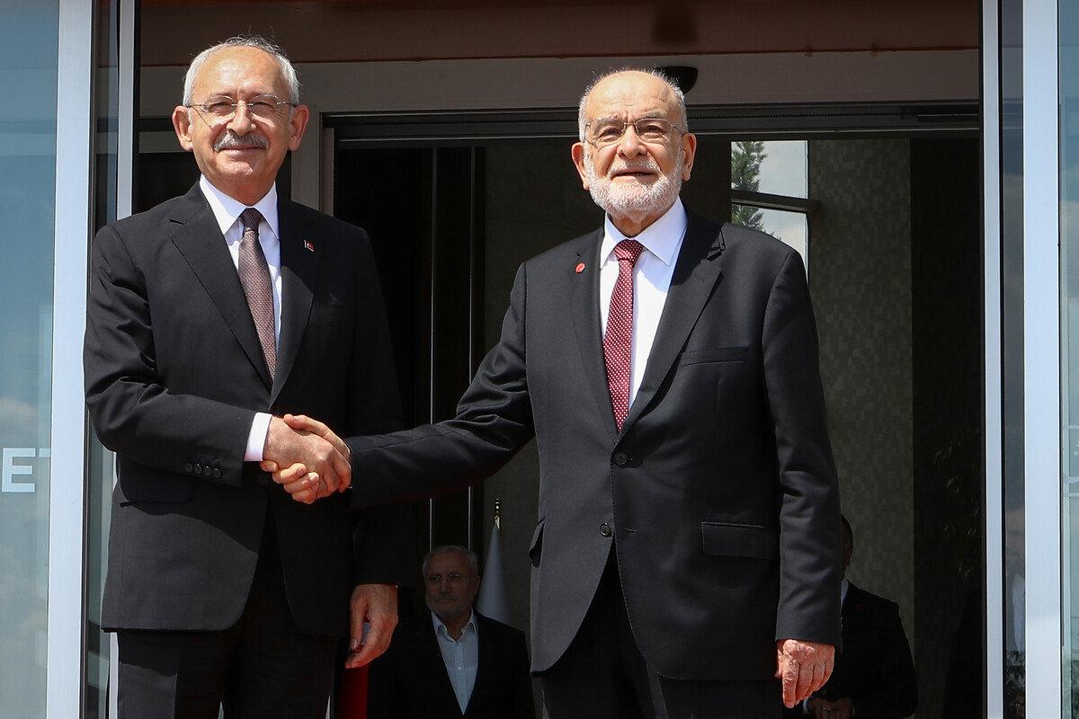 CHP Genel Başkanı Kemal Kılıçdaroğlu ile Saadet Partisi Genel Başkanı Temel Karamollaoğlu.