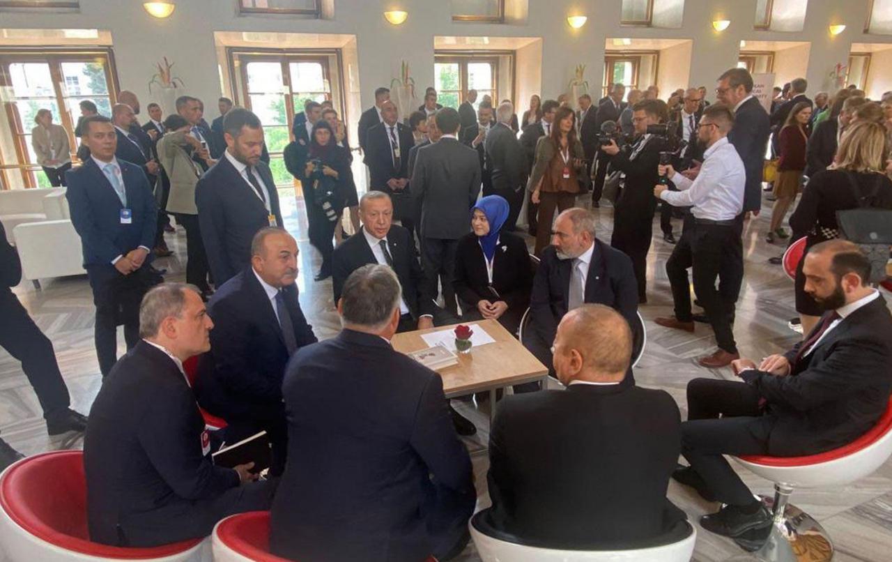 Prag'da düzenlenen Erdoğan-Aliyev-Paşinyan mini zirvesi