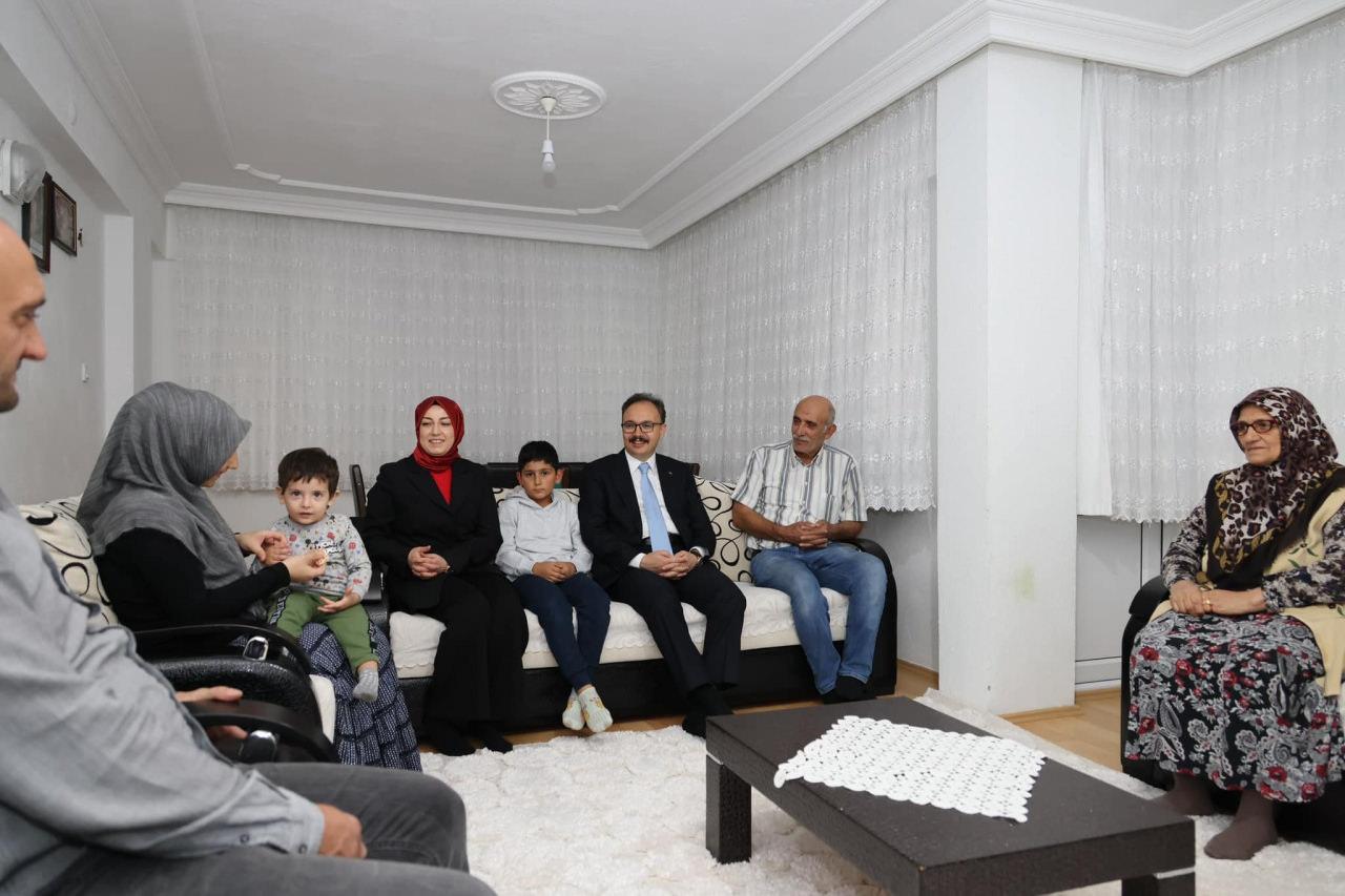 Bilecik Valisi Prof. Dr. Kemal Kızılkaya'dan Hakkari şehidi Emre Karaaslan'ın ailesine ziyaret