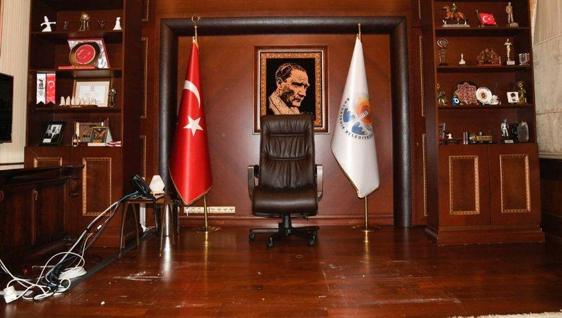 Adana Belediye Başkanı Zeydan Karalar makam odasına 2020 yılında haciz gelmişti.