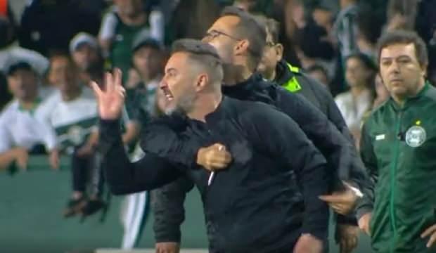 Kırmızı kart gören Vitor Pereira çıldırdı!
