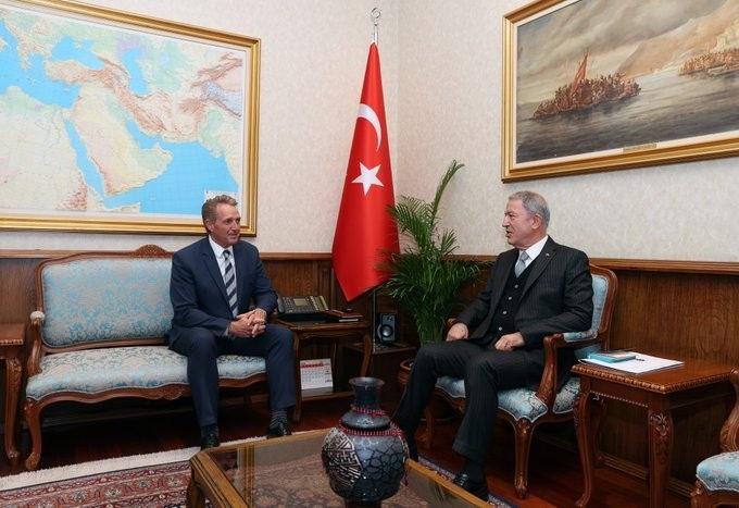 Milli Savunma Bakanı Hulusi Akar ve Amerika Birleşik Devletleri Ankara Büyükelçisi Jeffry L. Flake