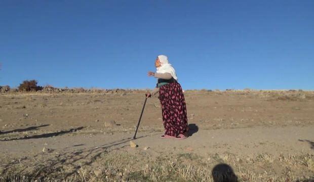 104 yaşındaki Gülizar teyzenin gözyaşları yürekleri burktu