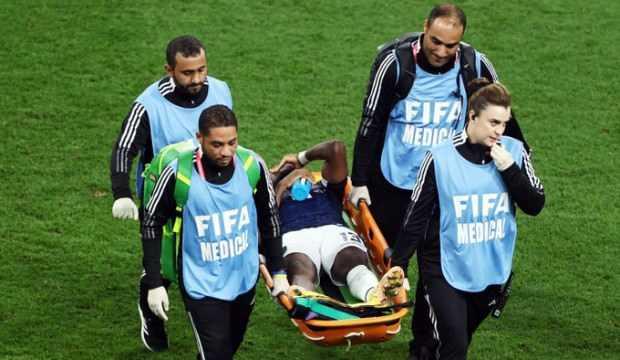 Enner Valencia'dan korkutan sakatlık! Sahayı sedyeyle terk etti