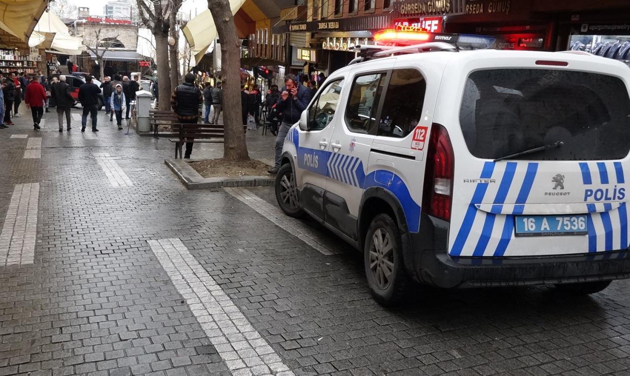 Bursa'da 'çayı geç getirdin' dediği çaycıyı yeğenine vurdurttu