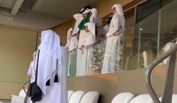 Katar Emiri Şeyh Temim, Suudi Arabastan atkısı taktı!