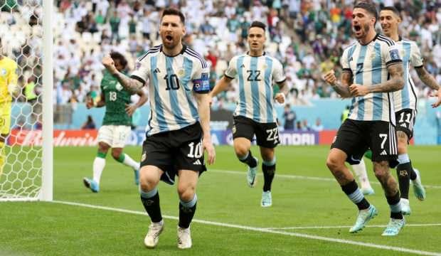 Lionel Messi Arjantin tarihine ge&ccedil;ti!