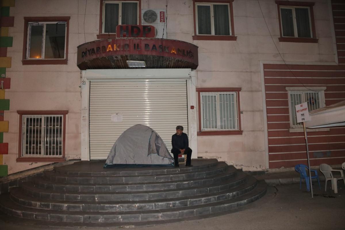 Celil Begdaş, evlat nöbetine HDP Diyarbakır İl Binası önünde başlamıştı.