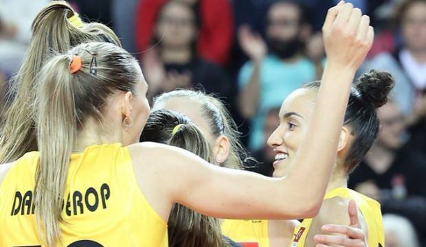 VakıfBank, set vermeden kazandı!