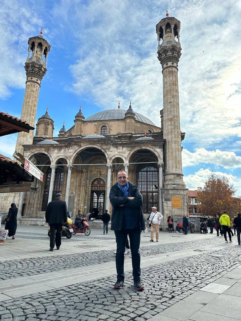 Osmanlı medeniyetinin 17. Yüzyıl eserlerinden biri olan Aziziye Camii, Şeyh Ahmet tarafından 1676 yılında inşa edilmişti. Konya'nın önemli simgeleri arasında yer alan bu yapıt, her gün yüzlerce ziyaretçi ağırlıyor