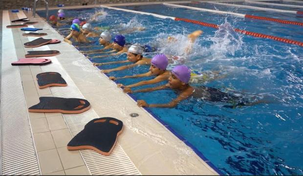 Gaziosmanpaşa Belediyesi'nden öğrencilere 'Yüzme Bilmeyen Kalmasın' projesi