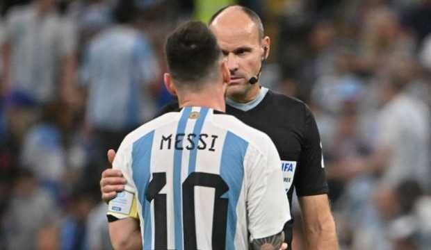 Messi şikayet etti, Mateu Lahoz evine d&ouml;nd&uuml;!