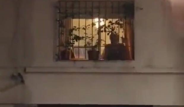 Messi'nin b&uuml;y&uuml;kannesinin evinin &ouml;n&uuml;nde tezah&uuml;rat yaptılar