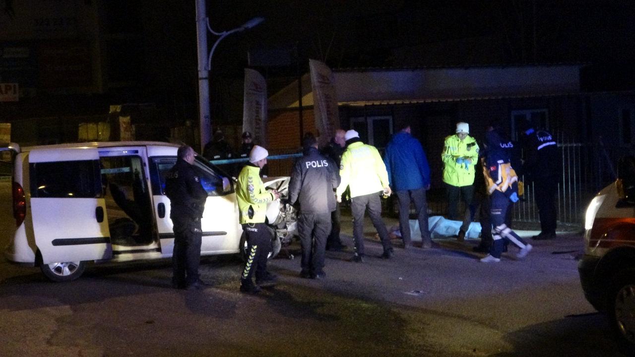 Malatya'da kaldırımda yürürken kontrolünü kaybeden aracın çarptığı iki genç öldü