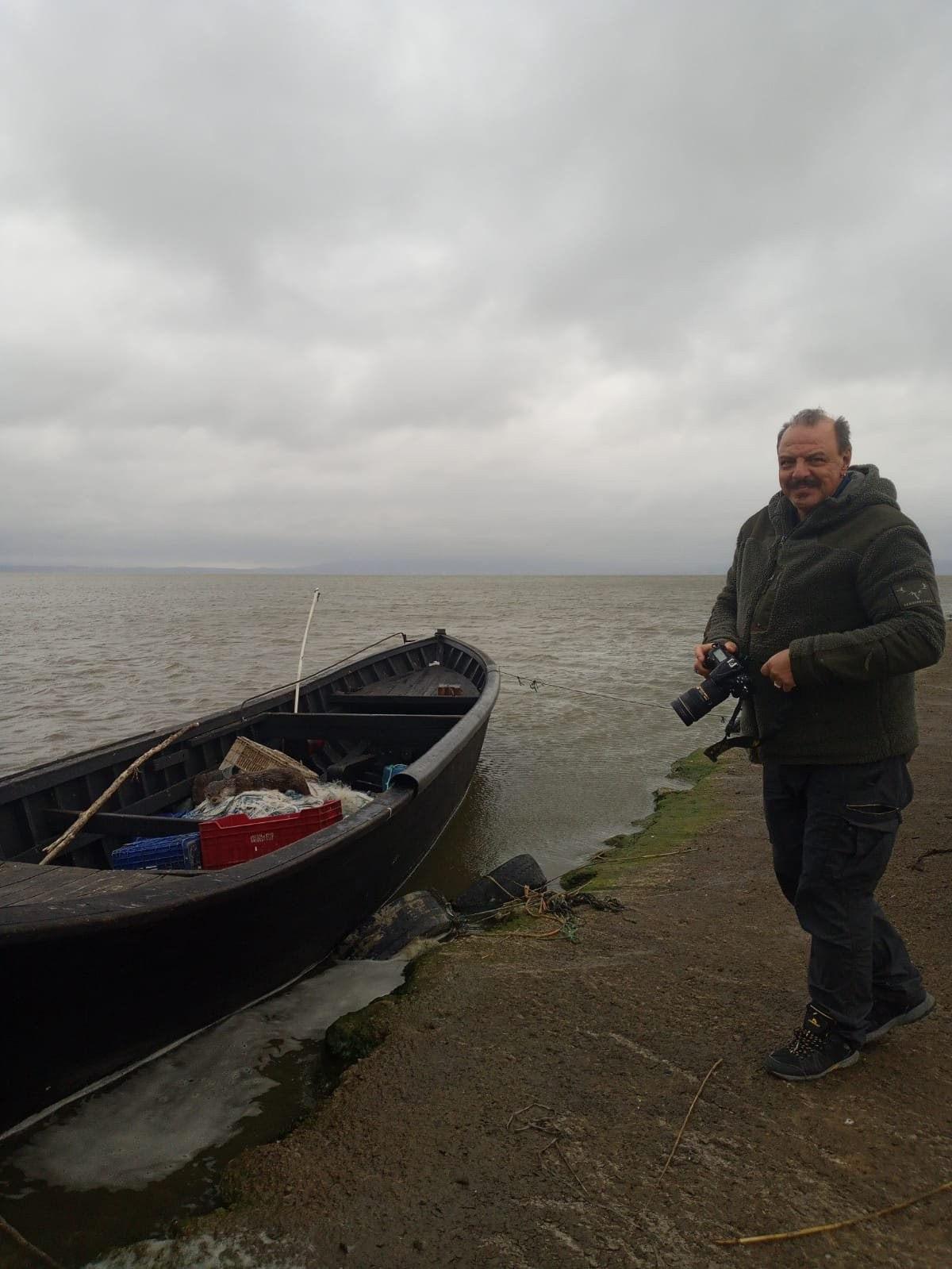 Balıkesir'de balıkçı teknesinde nesli tükenme tehlikesi altında olan su samuru yem ararken bulundu