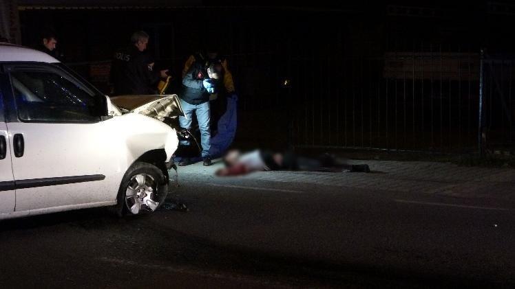 Malatya'da kaldırımda yürürken kontrolünü kaybeden aracın çarptığı iki genç öldü
