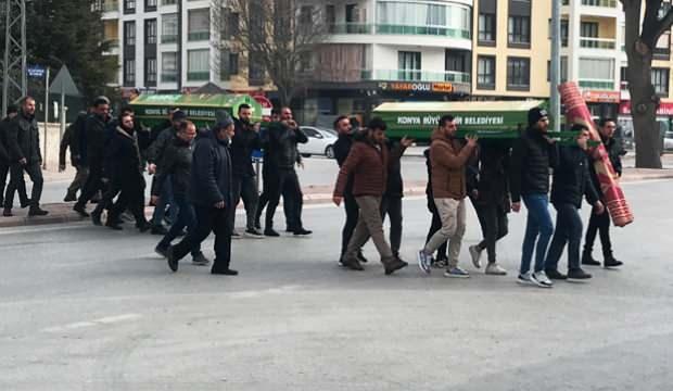 Konya'da babaları tarafından katledilen kız kardeşler g&ouml;zyaşlarıyla toprağa verildi