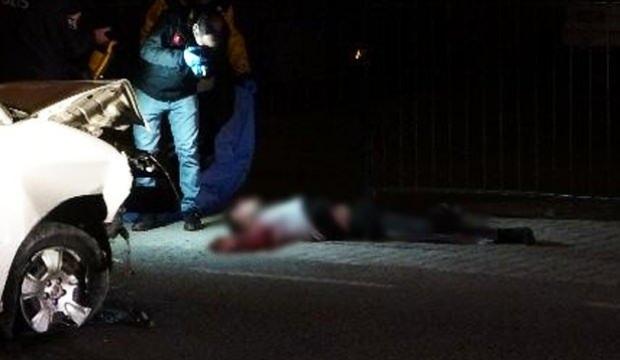 Malatya'da kaldırımda y&uuml;r&uuml;rken ara&ccedil; &ccedil;arpan iki gencin feci &ouml;l&uuml;m&uuml;!