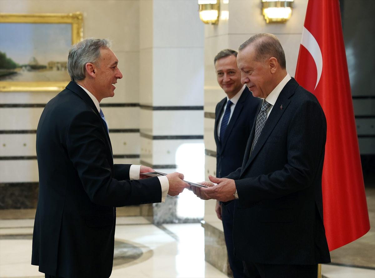 Uruguay'ın Ankara Büyükelçisi Hugo Cayrus ve Cumhurbaşkanı Recep Tayyip Erdoğan