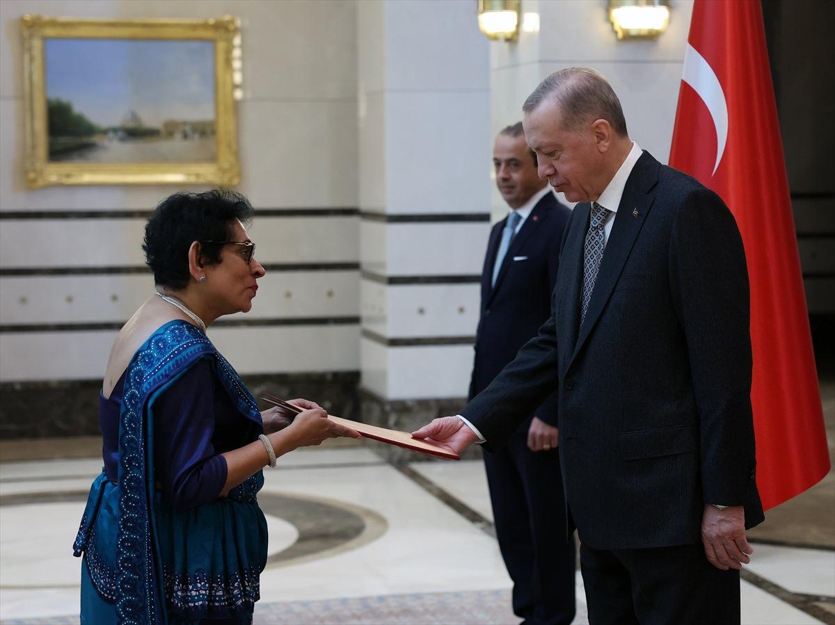Sri Lanka'nın Ankara Büyükelçisi Saranya Hasanthi Urugodawatte Dissanayake ve Cumhurbaşkanı Recep Tayyip Erdoğan