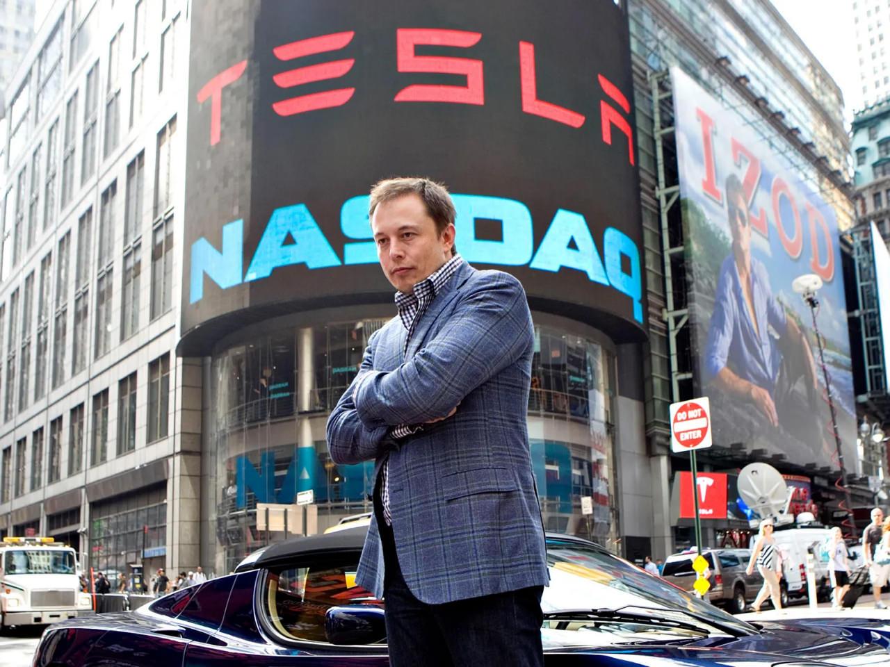 Elon Musk'ın NASDAQ önündeki fotoğrafı
