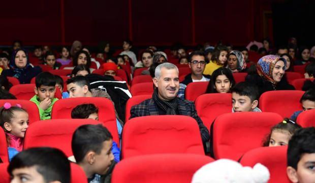 Başkan Çınar, çocuklarla birlikte sinema filmi izledi