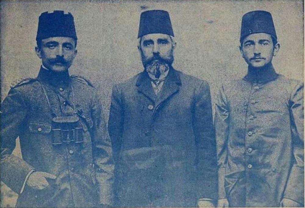 Enver Paşa (Soldaki), Ahmet Paşa (Ortadaki), Nuri Paşa (Sağdaki)