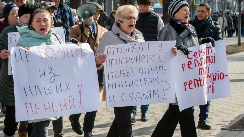 Rus yanlısı Transdinyester'de, Rus yanlısı gruplar sokakta emekli maaşlarını protesto etti.