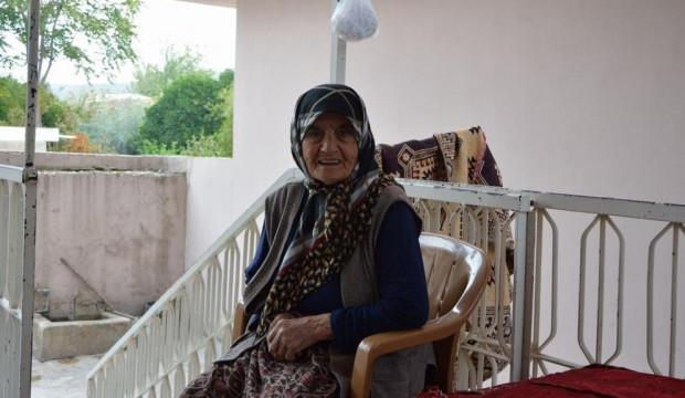 Kendi evinden sağ &ccedil;ıktı, ailesini kurtarırken hayatını kaybetti