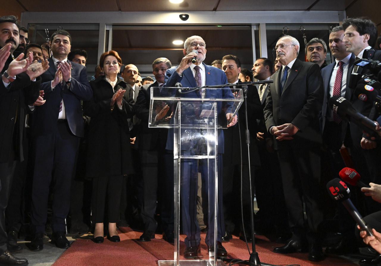 Kılıçdaroğlu'nun adaylığını Saadet Partisi Genel Başkanı Temel Karamollaoğlu duyururken, gövde gösterisinin Erbakan Hoca'nın ocağında yapılmış olması Milli Görüş'e gönül vermiş isimlerin tepkisini çekti.