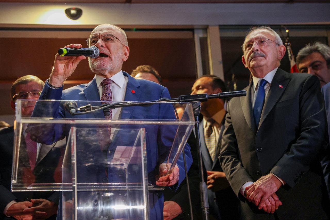 Kılıçdaroğlu'nun adaylığı, Saadet Partisi Genel Merkezi'nde Karamollaoğlu tarafından açıklanmıştı.
