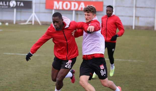 Sivasspor'da Fiorentina mesaisi sürüyor!